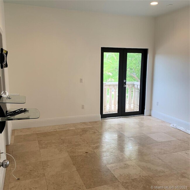 Foto del edificio - 3268 SW 25th Terrace