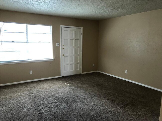Foto del edificio - 2203 Landmark Ct