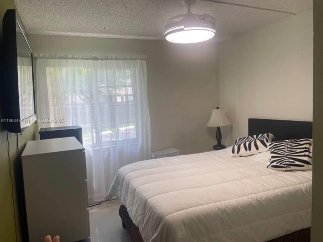 Foto del edificio - 9715 Fontainebleau Blvd