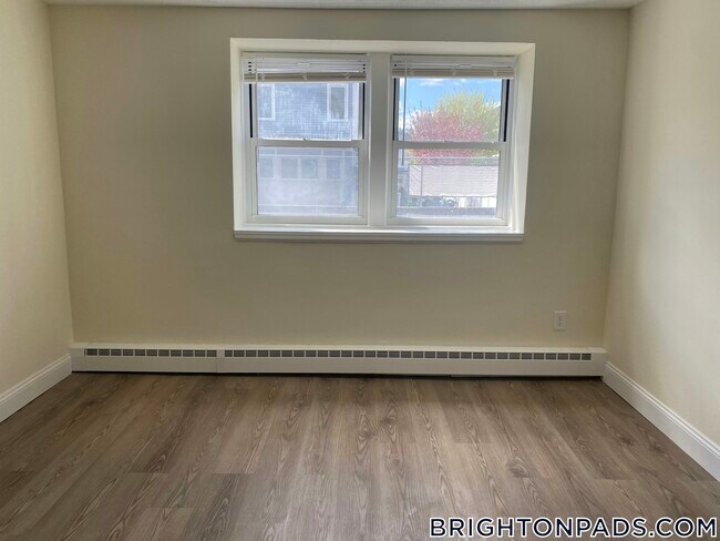 Foto del edificio - 168 N Beacon St