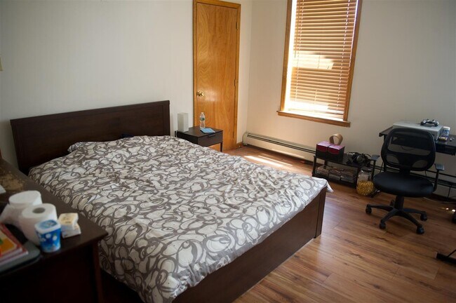 Larger bedroom with walk-in closet. - 499 Palisade Ave