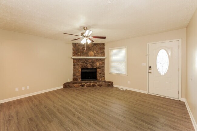 Foto del edificio - 3325 Shady Cove Rd
