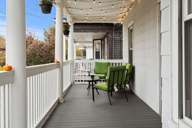Front deck - 5 Gardner St