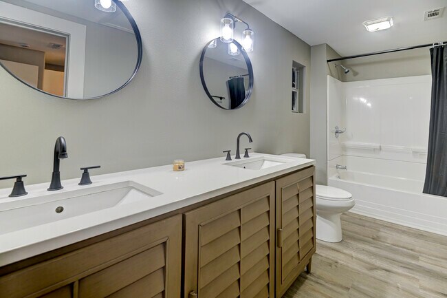 Foto del edificio - 140 N Commerce St