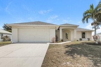 Building Photo - 3013 SW 4th Pl