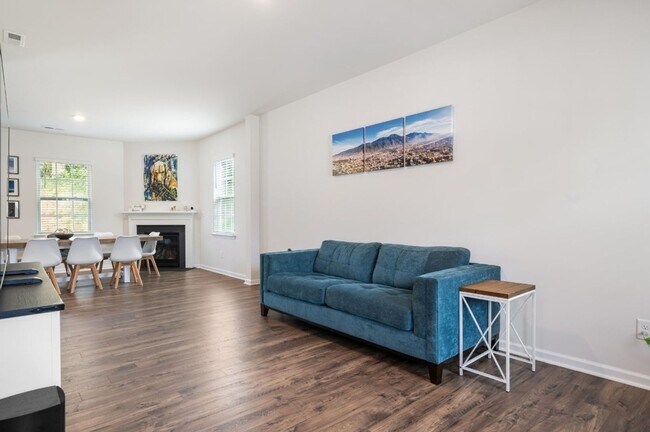 Foto del edificio - 4116 Village Blvd NW