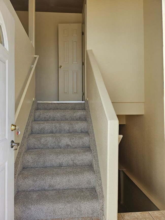 Foto del edificio - ALL PROSPECTIVE TENANTS MUST SUBMIT A $58 NON-REFUNDABLE APPLICATION FEE PER APPLICANT ONLINE AND...