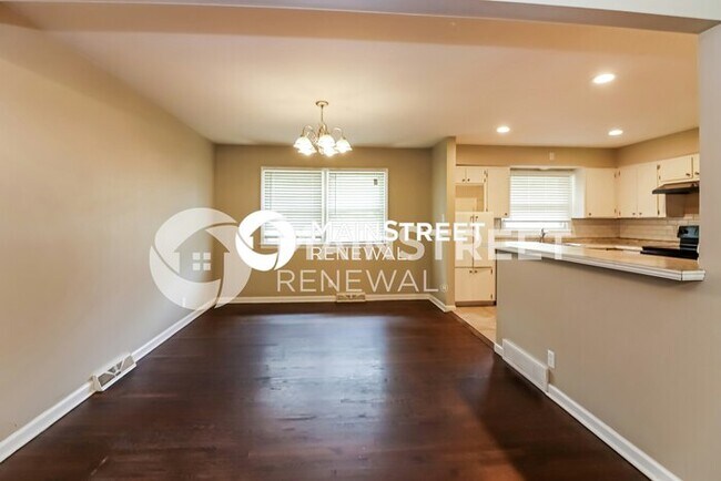 Foto del edificio - 4 Bedroom Pet-Friendly Home in Raytown, MO with Main Street Renewal