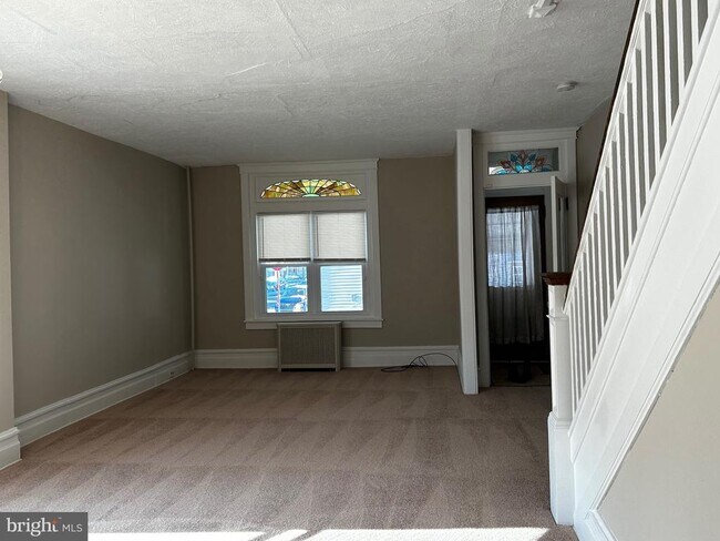 Building Photo - 302 N York St