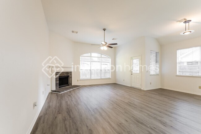 Foto del edificio - 18322 Harnett Dr