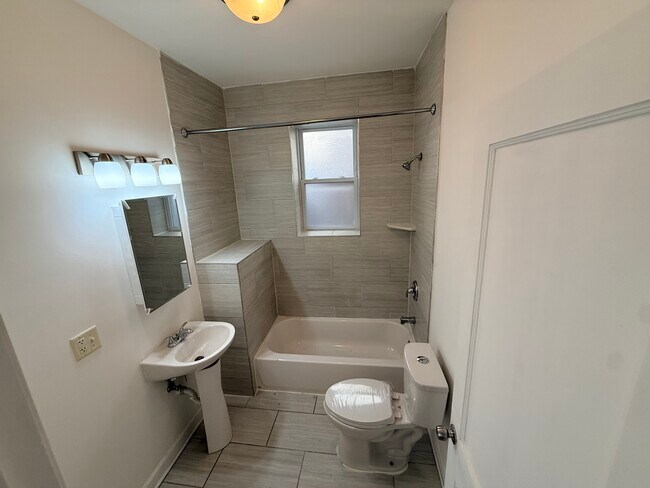 Baño - 1903 S 49th Ave
