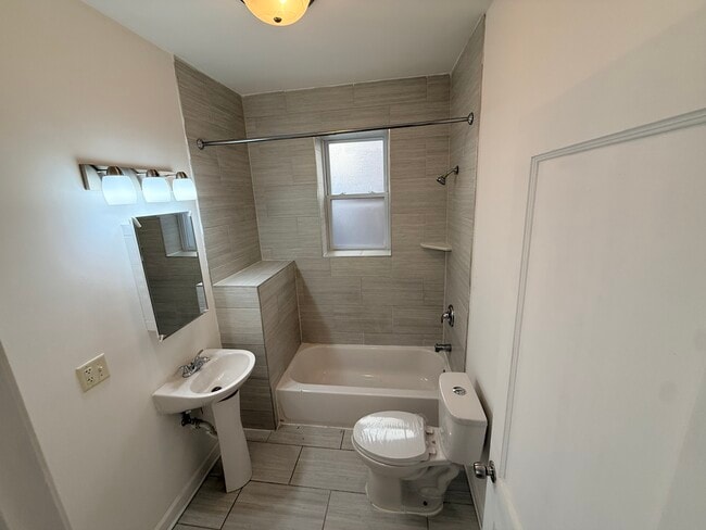 Bathroom - 1903 S 49th Ave