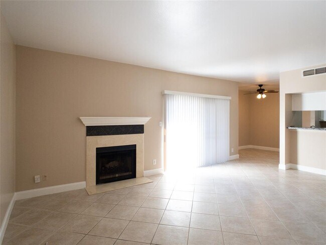 Building Photo - 6500 Harbor Town Dr