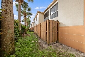 Building Photo - 15417 Bellamar Cir