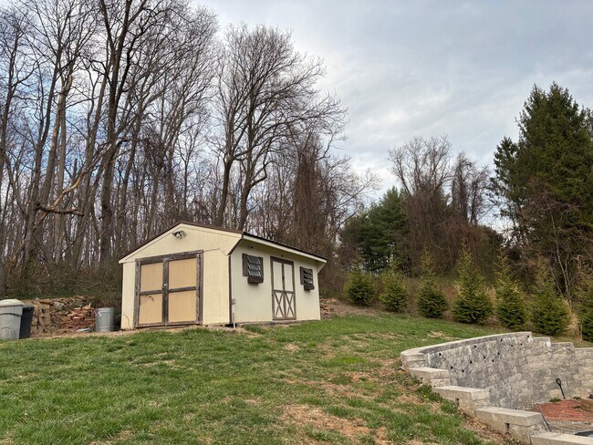 Foto del edificio - 2016 Harkins Rd