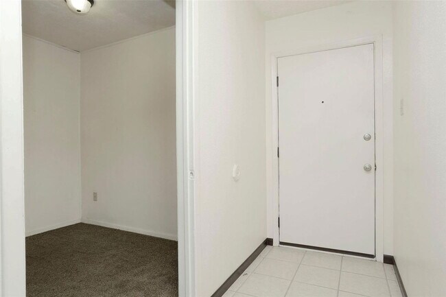 Foto del edificio - 1418 Crawley Ct