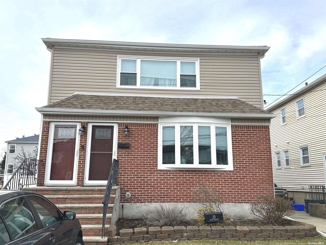 29 5th Ave, East Rockaway, NY 11518 Townhome Rentals in East Rockaway