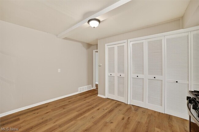 Foto del edificio - 681 E 258th St