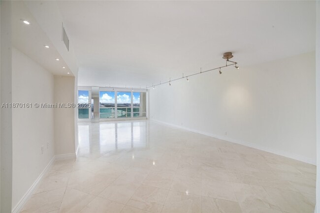 Building Photo - 2100 S Ocean Dr