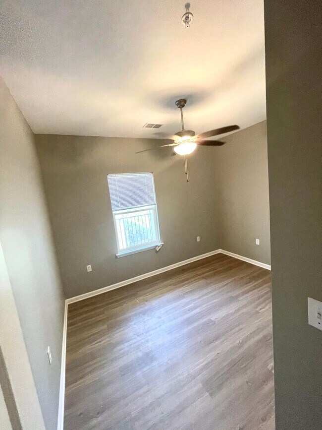 Foto del edificio - **Summer Leasing Promotion at Turtle Creek**