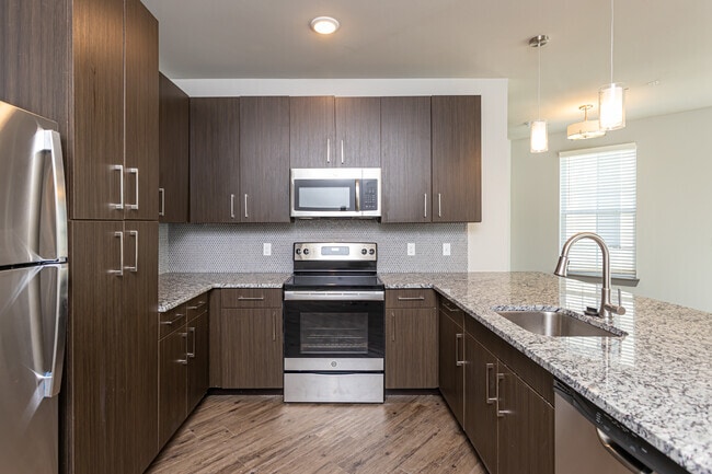 3BR, 2BA - 1,415SF - The Reserve at Shoe Creek