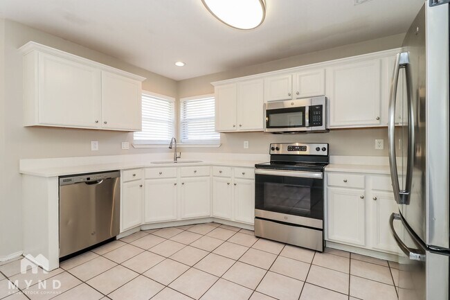 Building Photo - 4809 St Thomas Pl