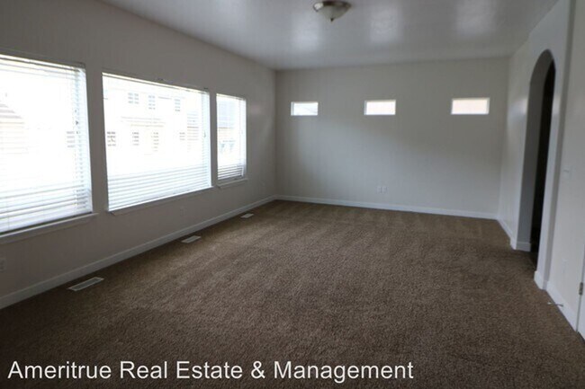 Foto del edificio - Large 5 Bed 3.5 Bath Home in Lehi Utah!