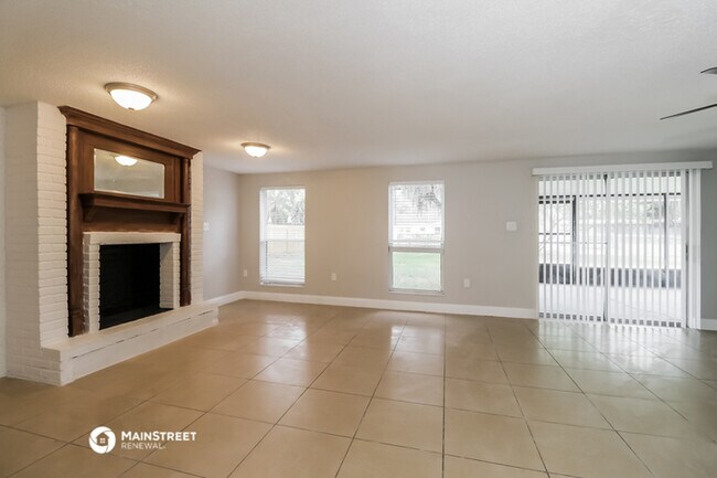 Foto del edificio - 665 Pinecrest Dr
