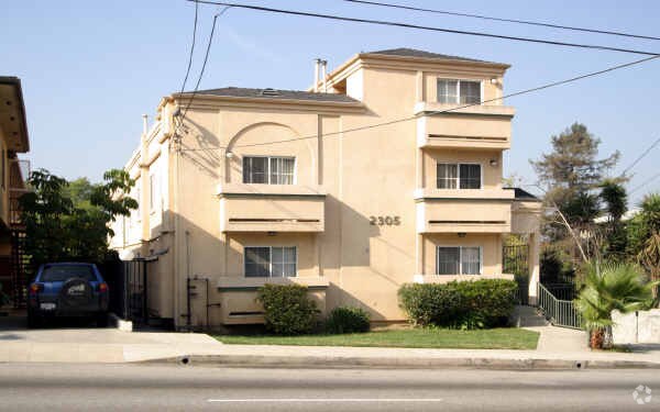 Building Photo - 2305 Glendale Blvd
