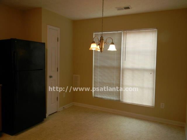Building Photo - 2453 Piering Dr