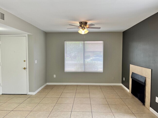 Building Photo - 3bd 2ba Townhouse - Recently Remodel!