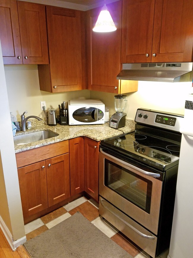 Cocina 1 HAB - 10 E Washington Ave