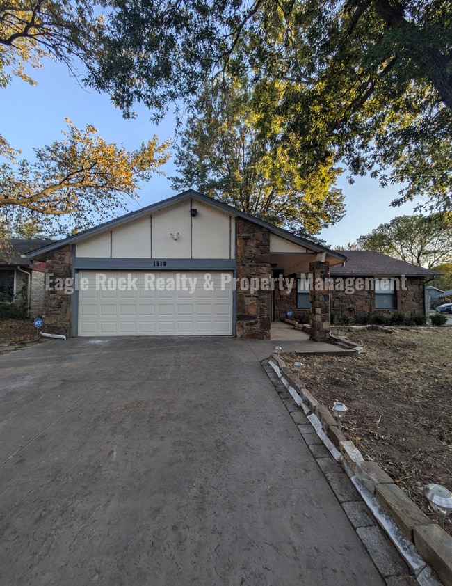 Building Photo - 1510 E 67th St