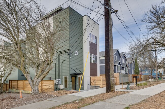 Building Photo - Brand new 2 bed 2 bath townhouse!