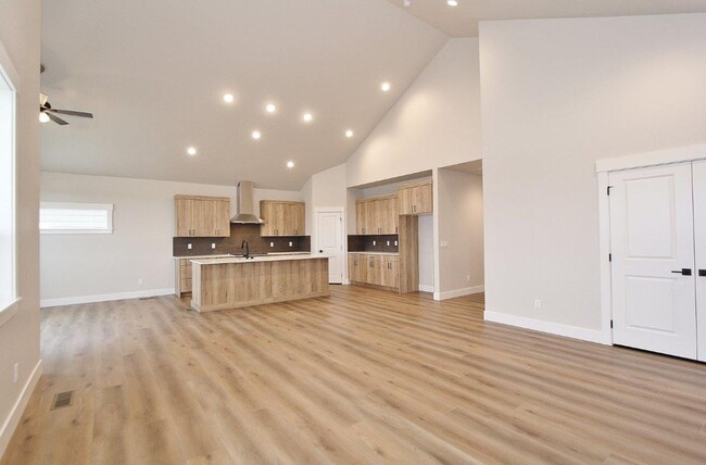 Building Photo - Stunning Brand New Home With Unobstructed ...