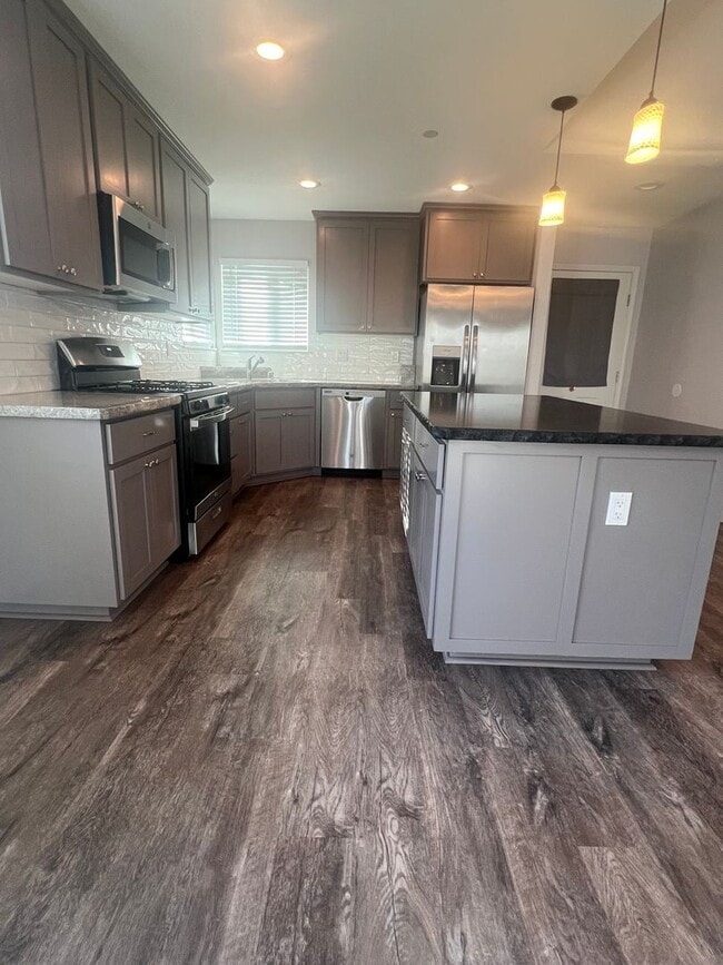 Foto del edificio - 3 Bedroom home in Candlewood Estates