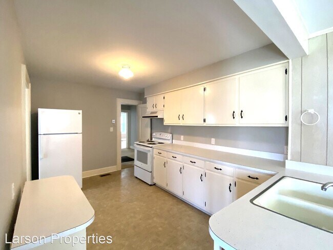 Building Photo - 2 br, 1 bath House - 207 S. Melville Street