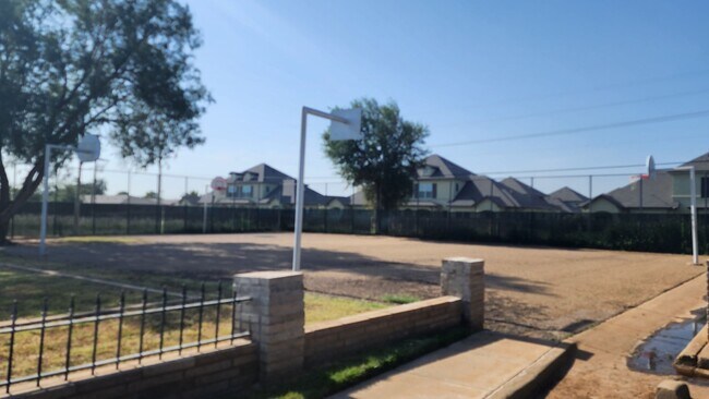 Foto del edificio - 3/1  FOR LEASE IN COMMANDERS PALACE - FREN...