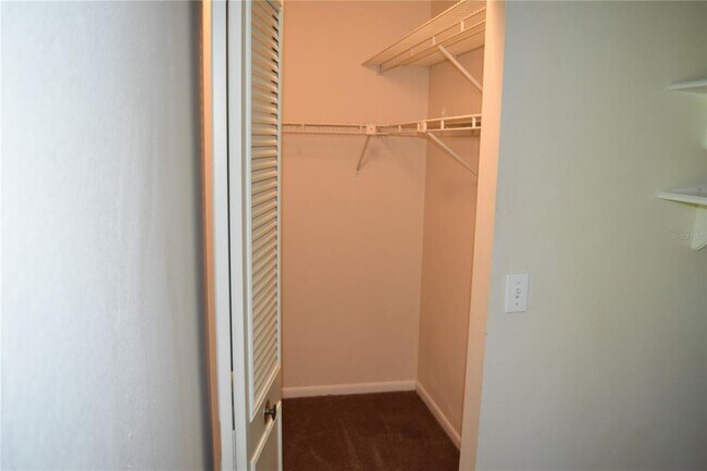 Building Photo - 2522 Pine Ridge Way S