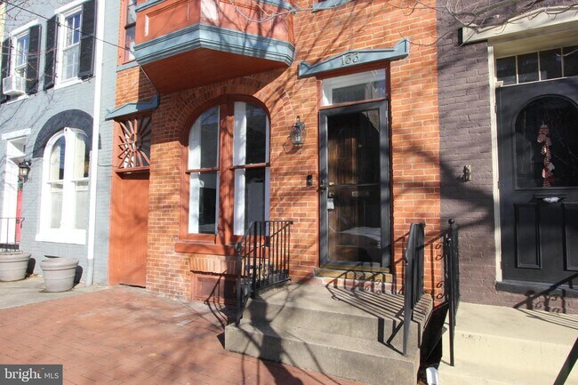 Foto del edificio - 133 W 3rd St