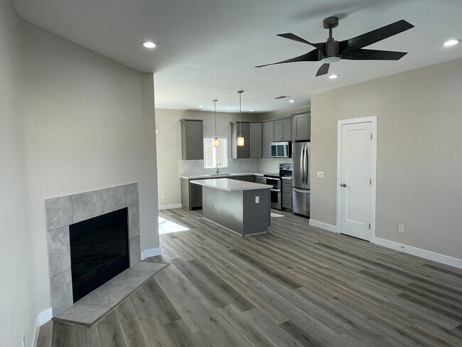 Great Room - 3335 W Kimberly Way