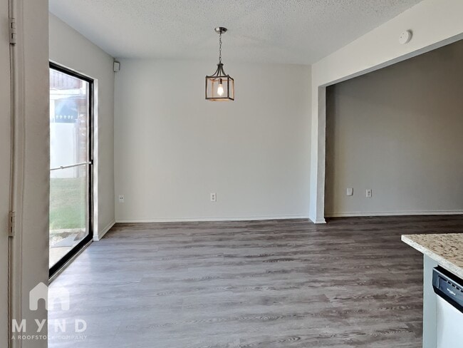 Foto del edificio - 10349 Wood Heights Dr