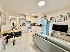 Building Photo - 759 E 51st Ave