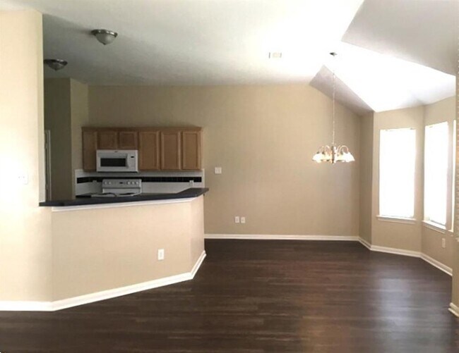 Foto del edificio - 21630 Wildcroft Dr