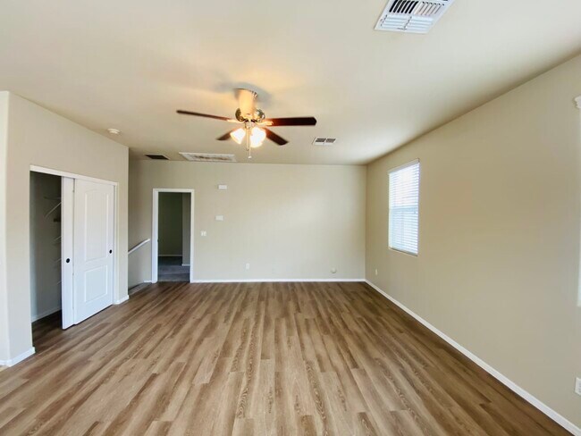 Foto del edificio - 4259 E Oakland St