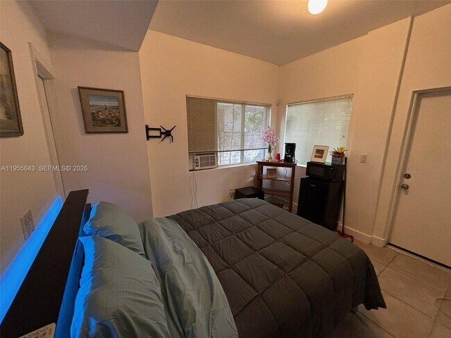 Foto del edificio - 3299 Bird Ave