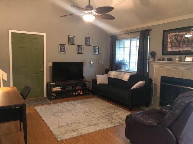 Building Photo - 933 Parkway Dr