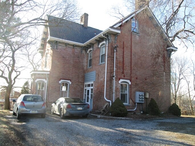 Building Photo - 991 Greentree Rd