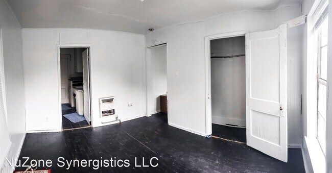 Building Photo - 701 Park Dr