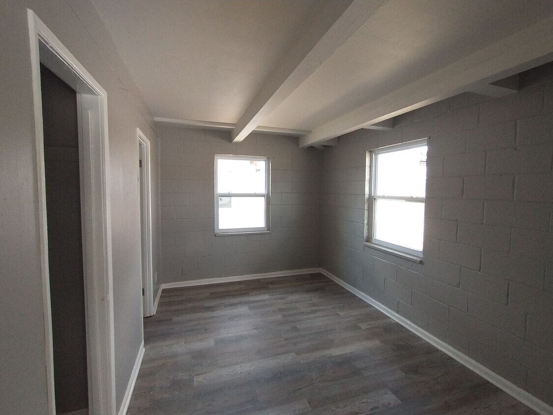 $695 - 2 bed 1 bath Duplex - Located in t... - $695 -  2 bed 1 bath Duplex - Located in t...